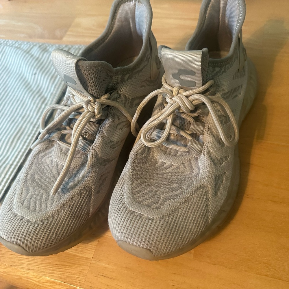 CharlyBeige Casual Sneakers